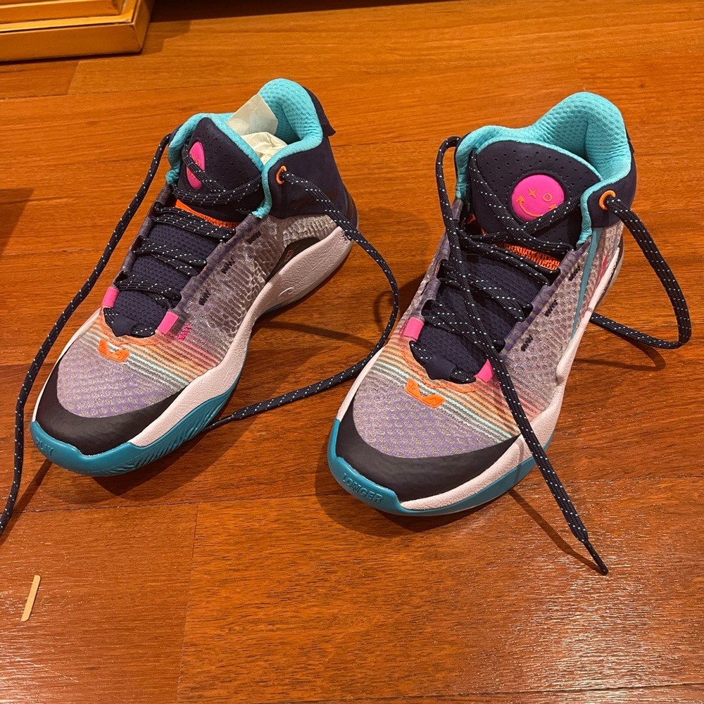 New Balance Unisex Basketball Sneakers - new in box - never worn - 4.5 kids